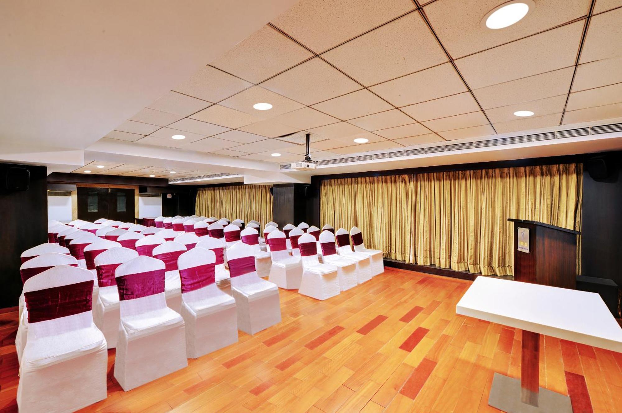 העיר בנגלור Iris The Business Hotel מראה חיצוני תמונה