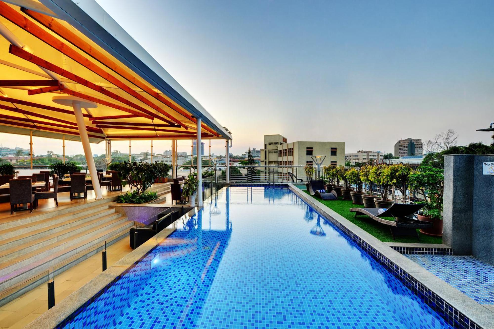 העיר בנגלור Iris The Business Hotel מראה חיצוני תמונה