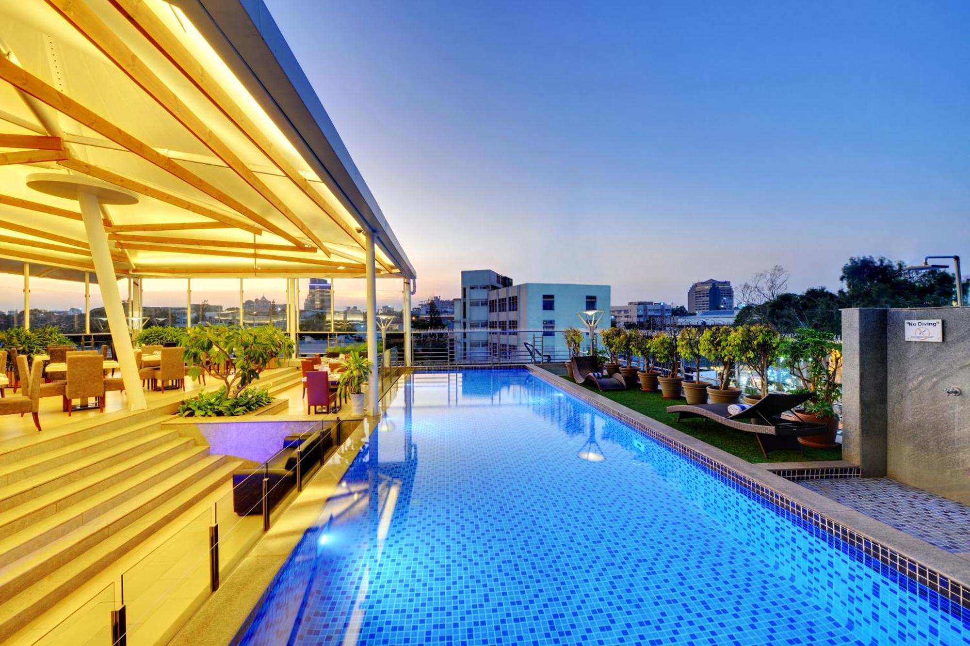 העיר בנגלור Iris The Business Hotel מראה חיצוני תמונה