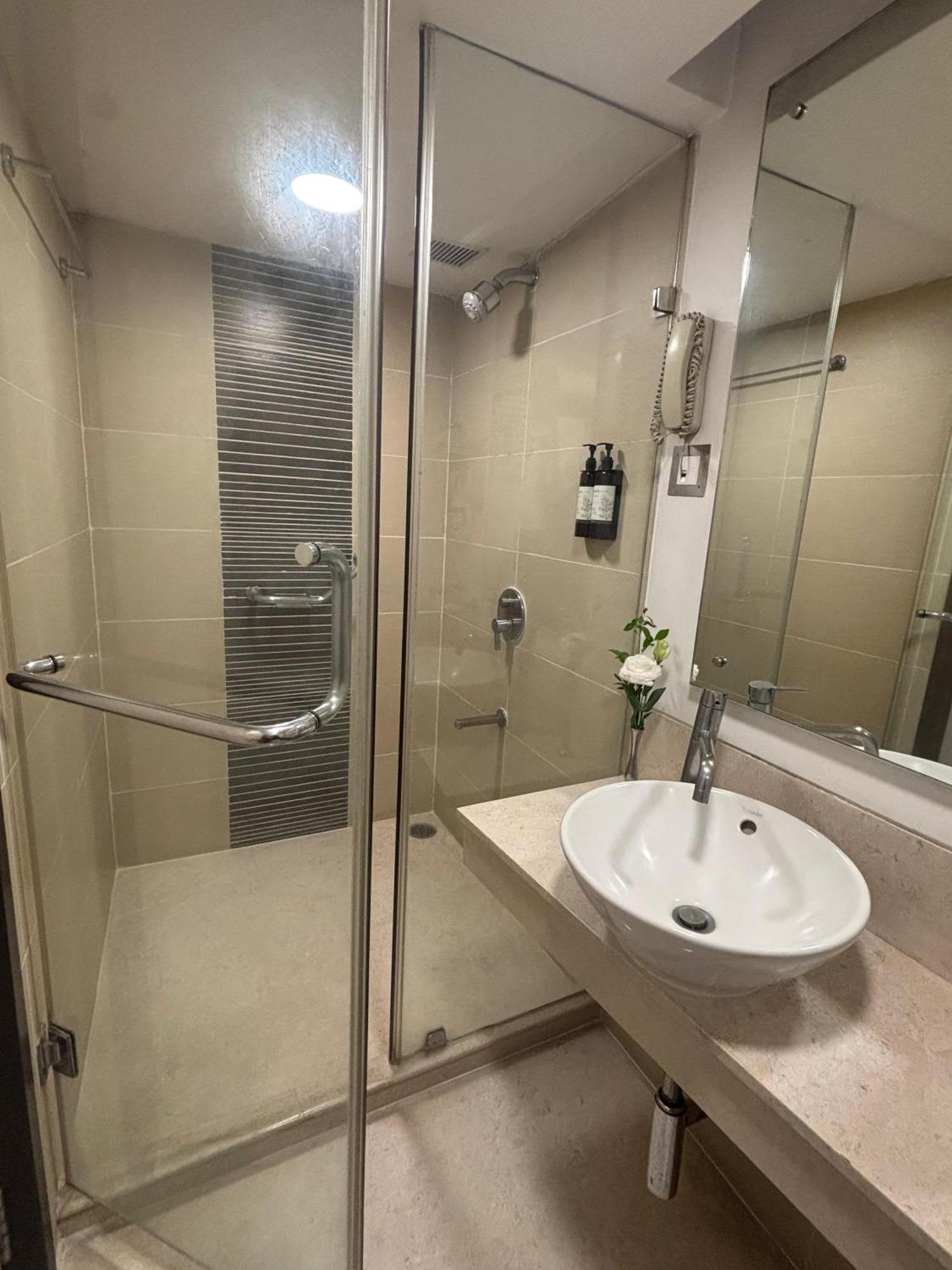 העיר בנגלור Iris The Business Hotel מראה חיצוני תמונה